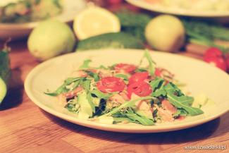 salatka-z-wedzonym-filetem-pstraga