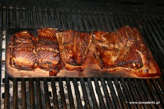 pstrag-grillowany-na-desce
